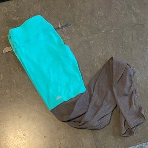 ALO Yoga goddess legging Size M, great condition, Fun color-Teal/Gray